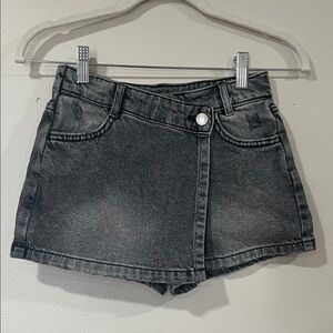 ZARA Girls Black Acid Wash Denim Skort. Size 9